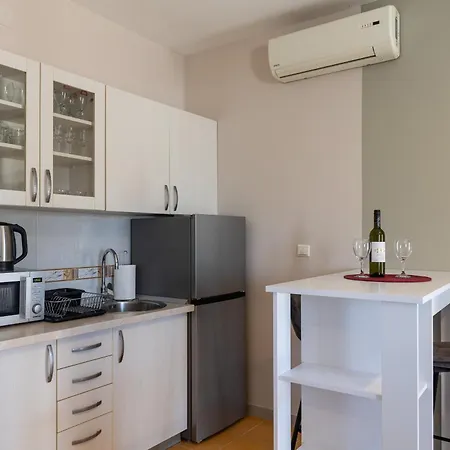 Harriet Apartment *